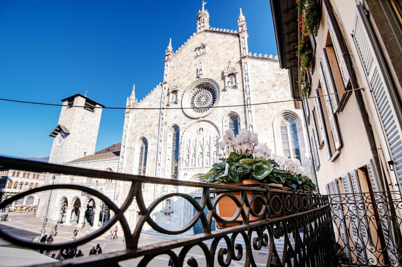 La Finestra Sul Duomo - The House Of Travelers Leilighet Como Eksteriør bilde
