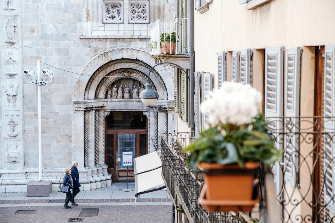 La Finestra Sul Duomo - The House Of Travelers Leilighet Como Eksteriør bilde