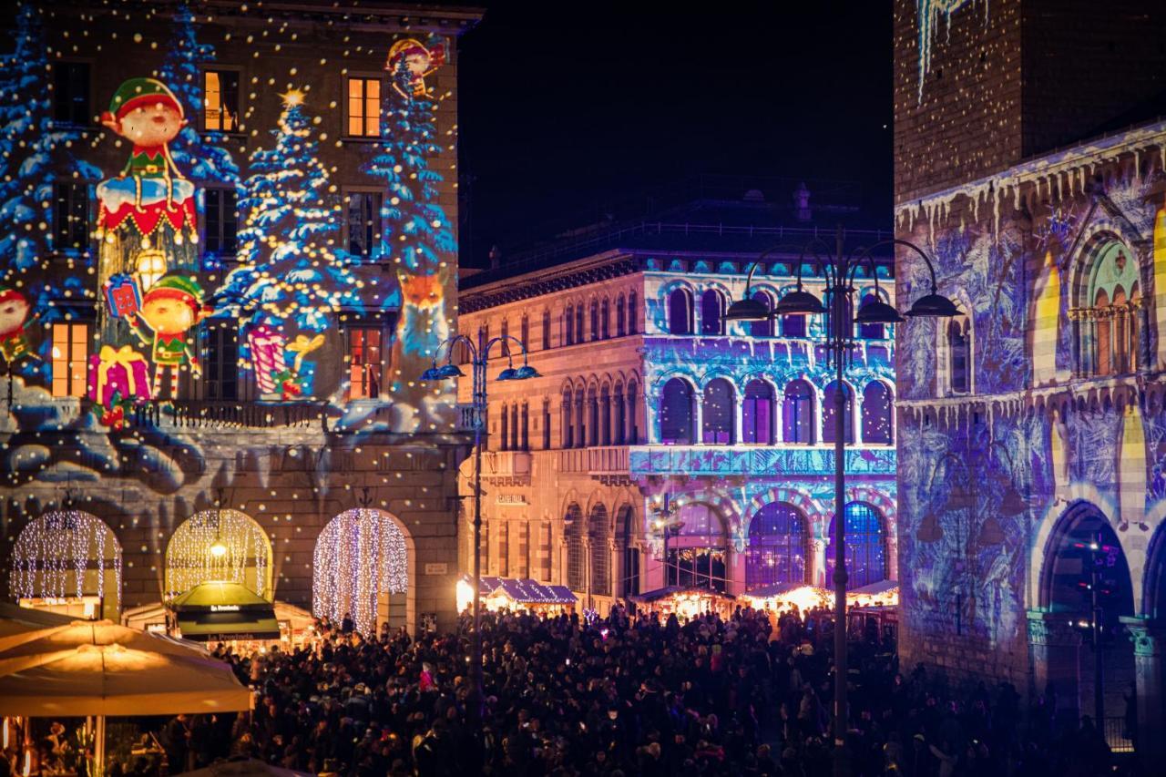 La Finestra Sul Duomo - The House Of Travelers Leilighet Como Eksteriør bilde