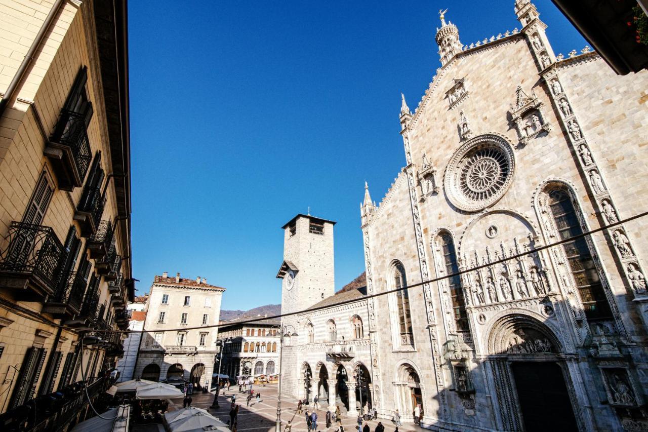 La Finestra Sul Duomo - The House Of Travelers Leilighet Como Eksteriør bilde